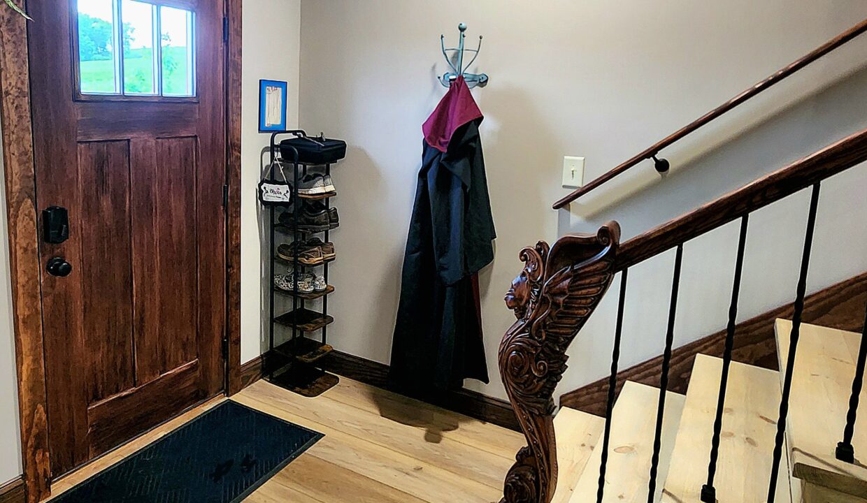 Entrance at Three Wizards Vacation Rental in Kodak (Sevier County) Tennessee. Airbnb, VRBO, Book DIrect