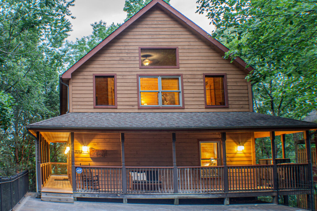 Hoedown Hideaway - Pigeon Forge cabin - Front