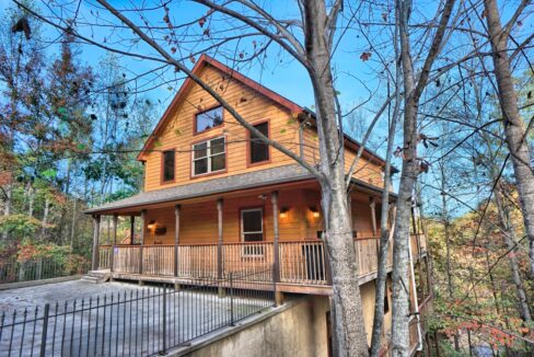 Exterior Hoedown Hideaway Pigeon Forge cabin Airbnb VRBO Book Direct