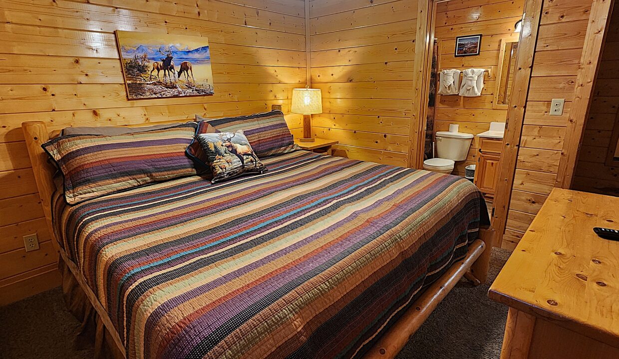 The Bigfoot Lodge Elk with Bathroom