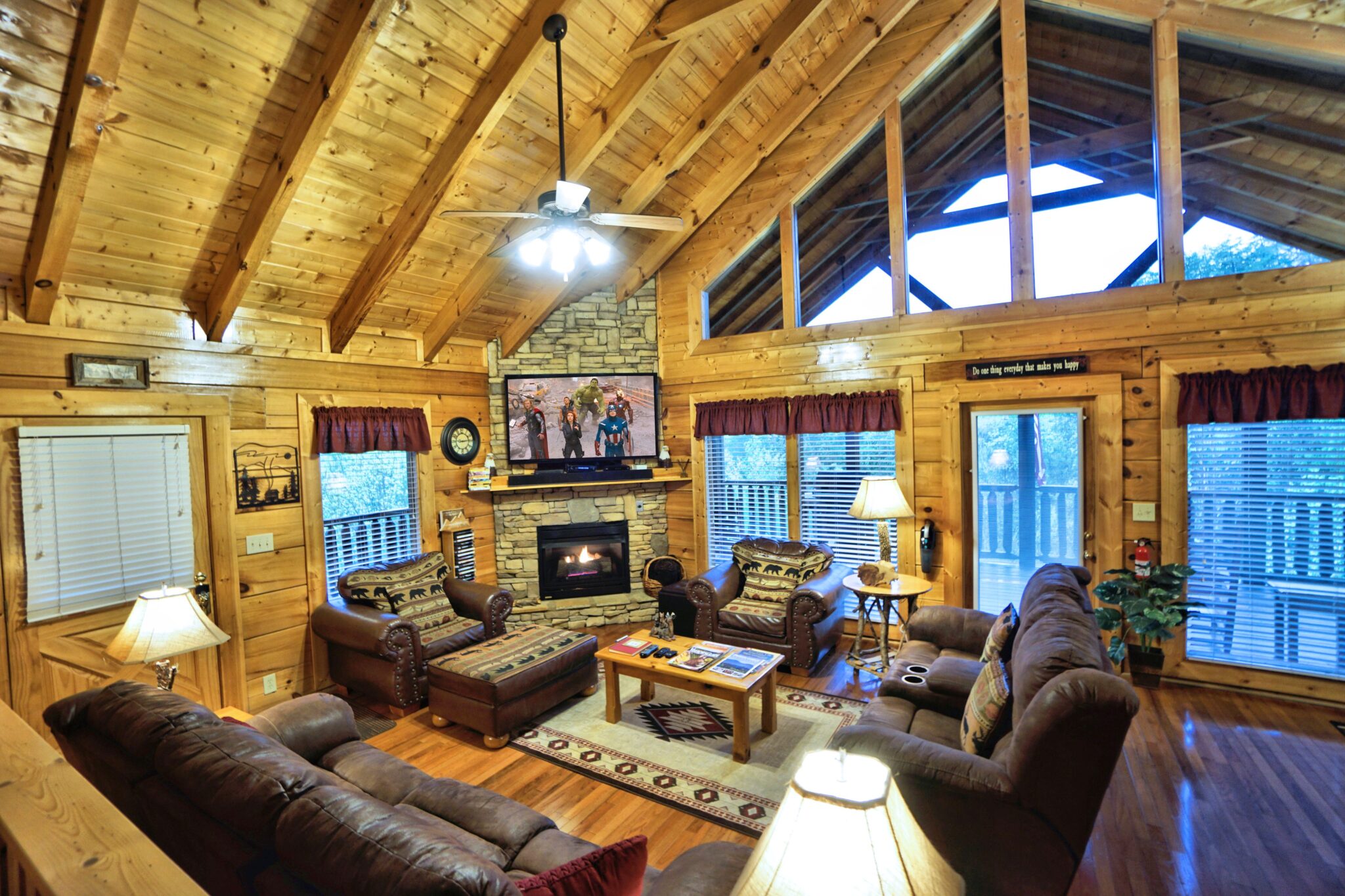 Open floor plan at Yeti's Retreat