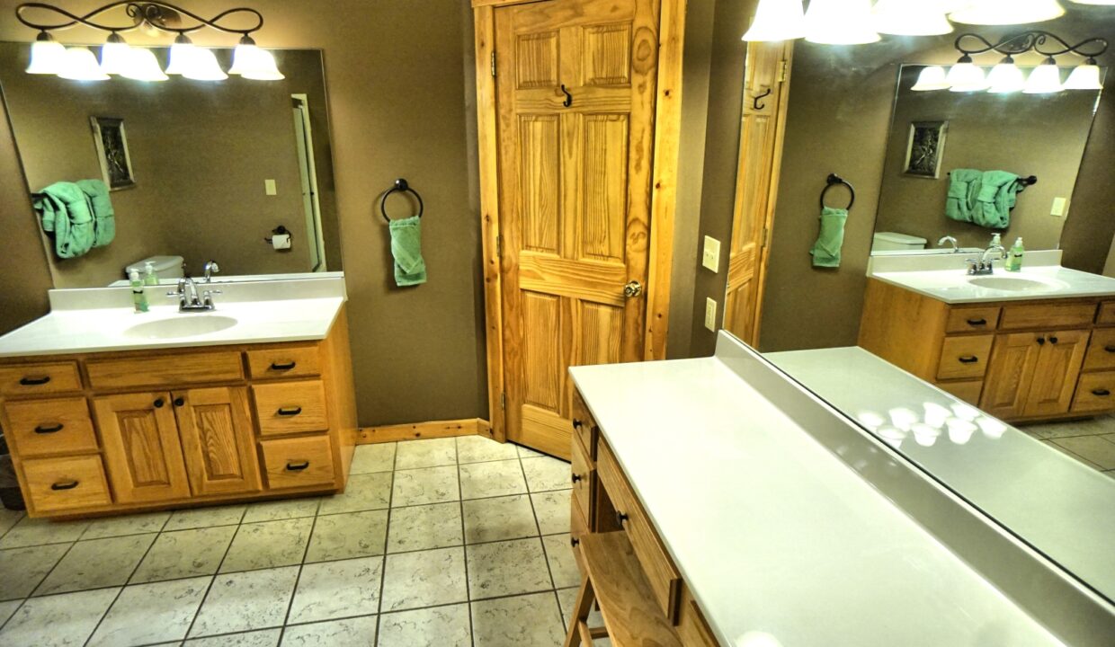 Third Floor Bathroom (attached to Bear Room) at Hoedown Hideaway Pigeon Forge cabin Airbnb VRBO book direct